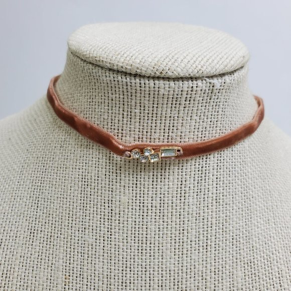 American Eagle Choker Necklace Pink Velvet Velour 13$